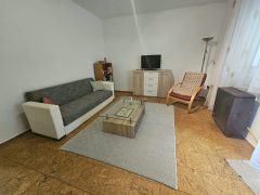 Debrecen, Poroszlay út - Erkélyes lakás eladó a villamosvonal közelében